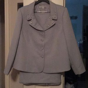 Tahari Skirt Suit 18W — Silver Gray